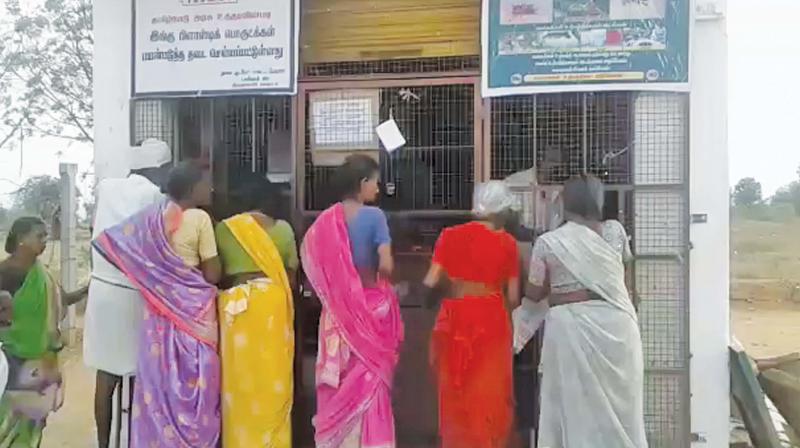 Krishnagiri: Farm women flock to Tasmac shops to buy booze