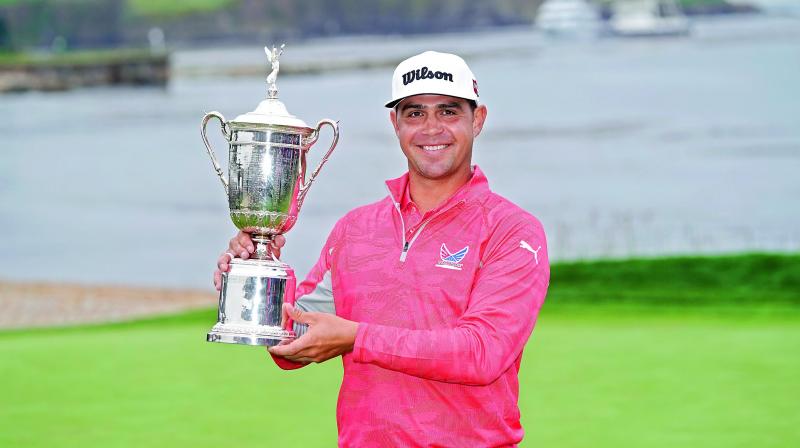 Gary Woodland poses with the trophy. (Photo: AP)