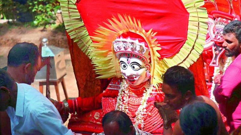 Edalapurath Chamundi is a Shaivite Theyyam. She is one of the very few Theyyams that wears a face mask.