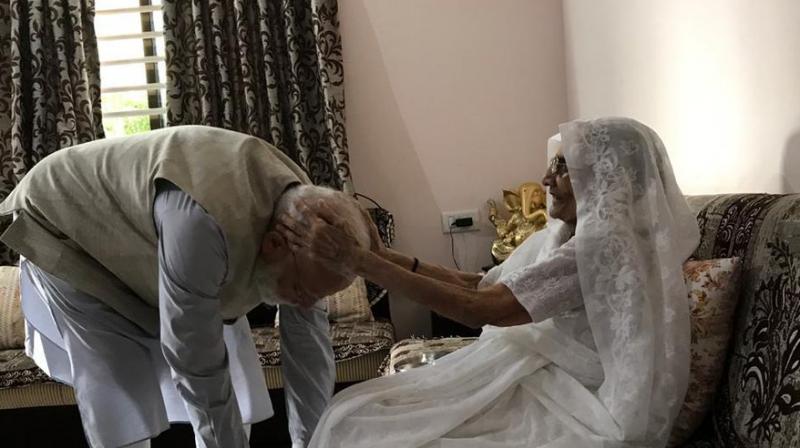After massive victory, PM Modi to seek mother\s blessings in Gujarat tomorrow