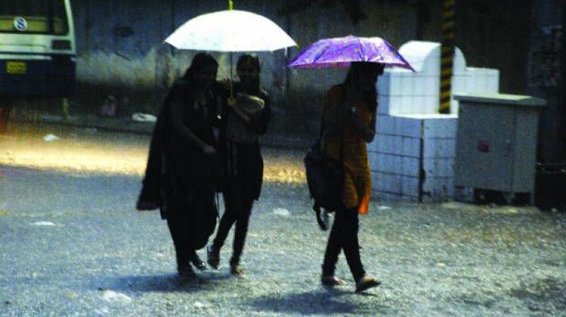 Woman killed, 6 hurt as heavy rains batter Hyderabad