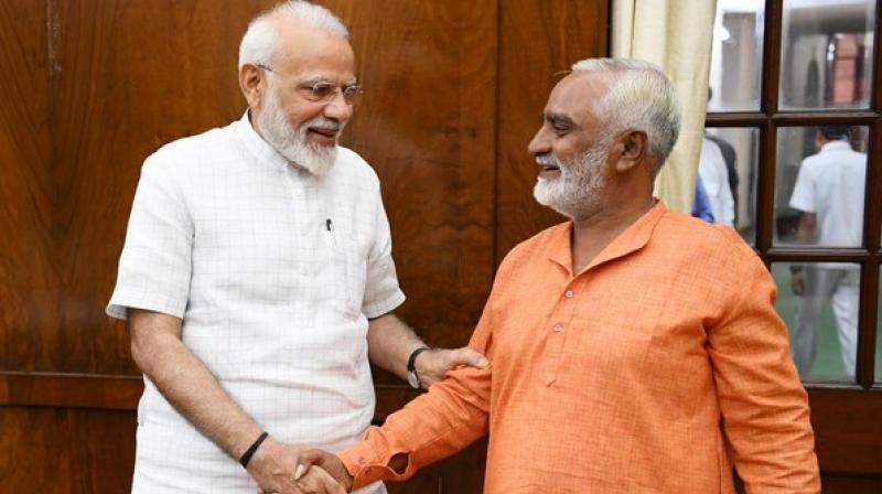 PM Modi meets Amreli man who cycled to Delhi celebrating BJP\s poll victory