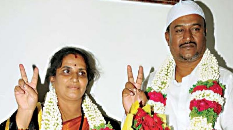 Newly-elected Mysuru Mayor Pushpalatha Jagannath of the Congress and her Deputy Shafi Ahmed of the JD(S)