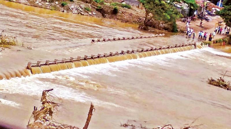 The Malaprabha overflows at Mulavalli near Belagavi on Thursday (Photo: KPN)