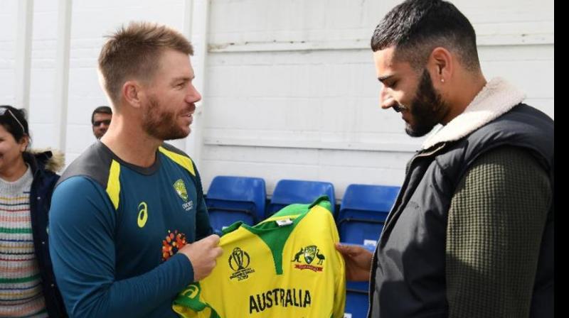 Warner presents injured net bowler with Australia World Cup shirt