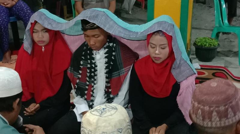 Two much? Reluctant to hurt any of his girlfriends, Indonesian man marries both