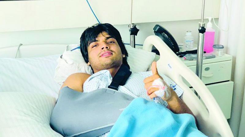 Javelin thrower Neeraj Chopra gives a thumbs up from the hospital bed after undergoing an operation on his right elbow in Mumbai. (Photo: Twitter)