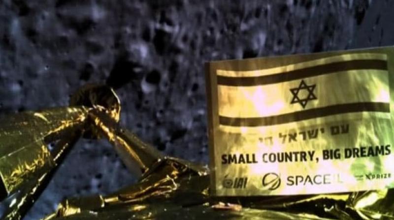 Israeli spacecraft crashes onto moon after technical failures