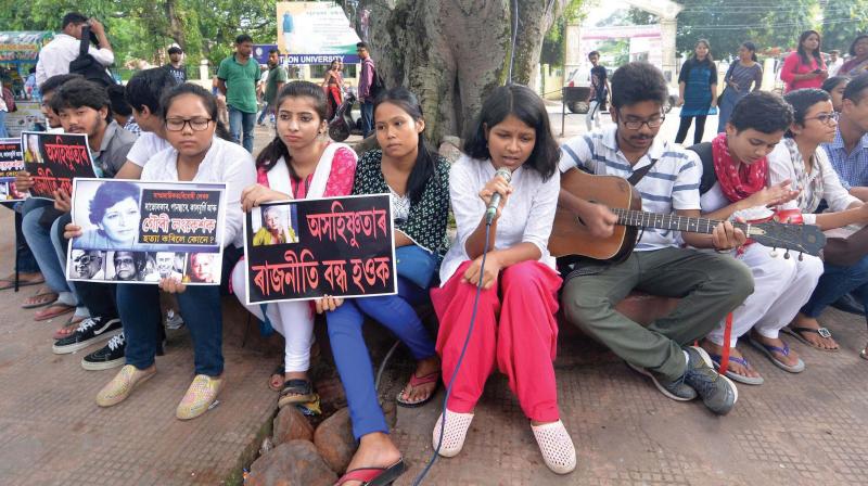 Students stage a demonstration to protest against the killing of journalist Gauri Lankesh, in Guwahati 	(Photo: PTI)