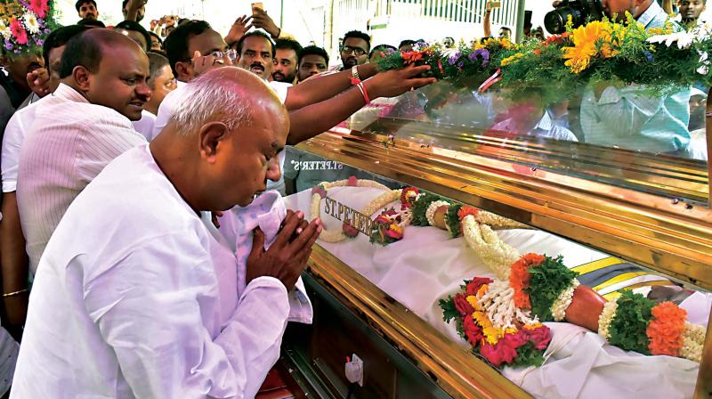 Will stand by kin of victims: Deve Gowda