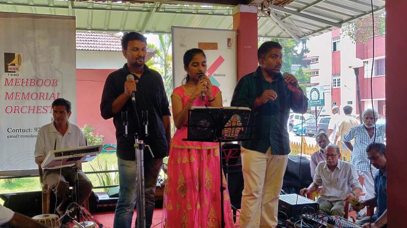 Kochi: Vaishnavi P sings, helps ease pain