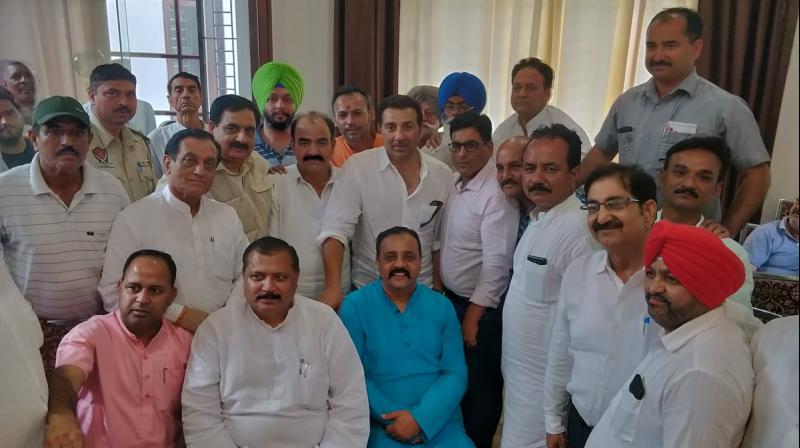 Sunny Deol appoints representative in constituency, Cong claims â€˜betrayalâ€™