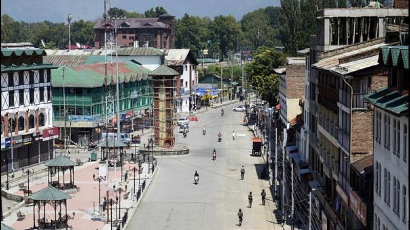 Tourists back in J&K, but no â€˜normalityâ€™ yet
