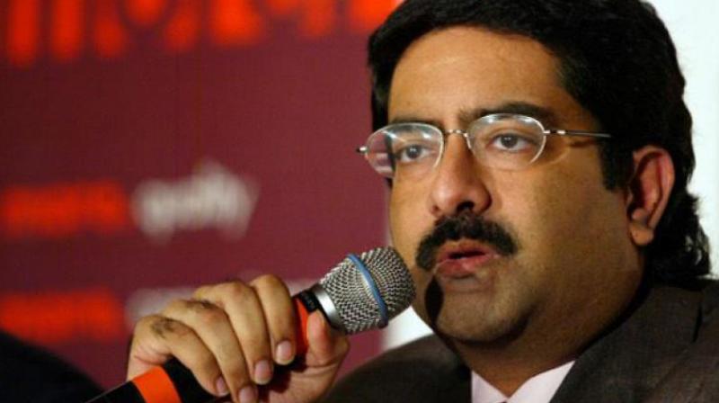 Kumar Mangalam Birla\s remuneration from UltraTech fell 18.8 pc to Rs 15.53 cr