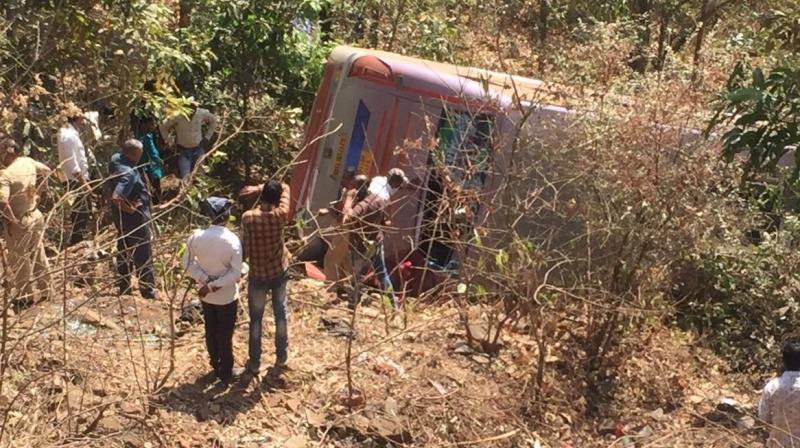 6 killed, 45 hurt as bus falls into gorge in Maharashtra