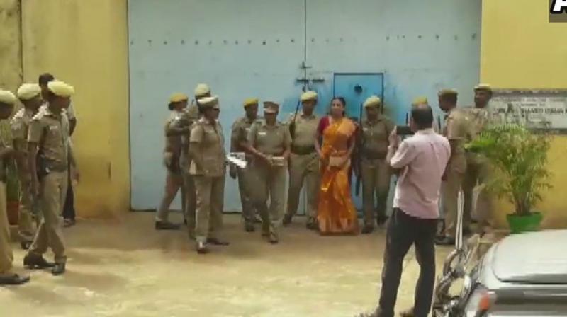 Rajiv Gandhi killer Nalini gets month\s parole to attend daughter\s wedding