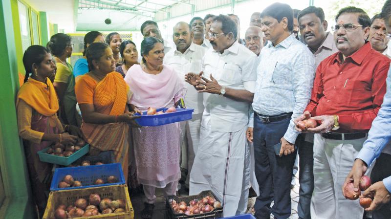 Chennai: â€˜Onion to be sold for Rs 33 per kg in Coop supermarketâ€™