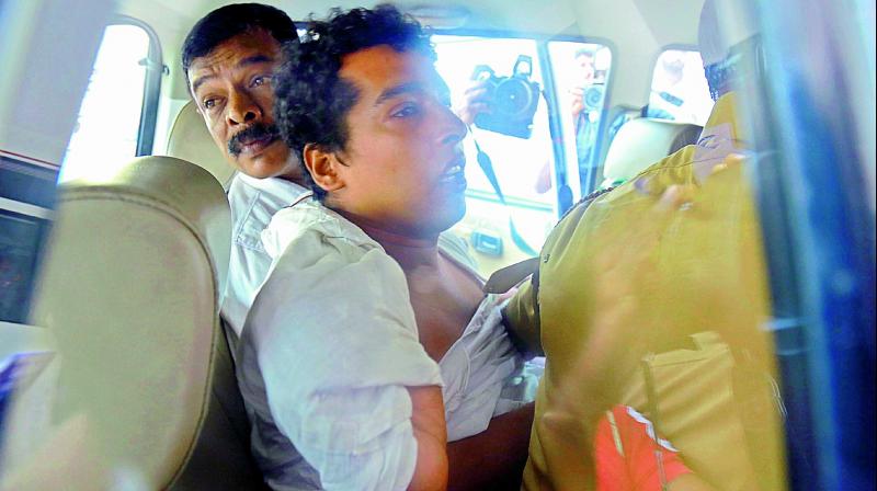 Pulsar Suni (L) and Vijeesh being taken from Ernakulam ACJM court premises to Aluva police club on Thursday.  (Photo: DC)