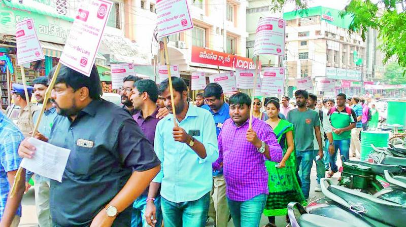 Over 200 bank employees of IDBI bank Abids on Thursday held a protest opposing the move of the government to privatise the bank. 	(Image: DC)