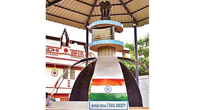 The Vyayamashala  set up the memorial to remind the youth of today of the sacrifices made by leaders to attain Independence and help strengthen patriotism.
