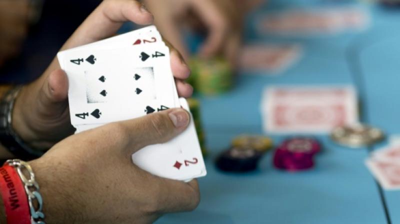 AI beats human professionals in 6-player poker