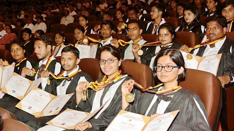 New graduates at the 5th Convocation of Rani Channamma University in Belagavi on Monday (Photo: KPN)