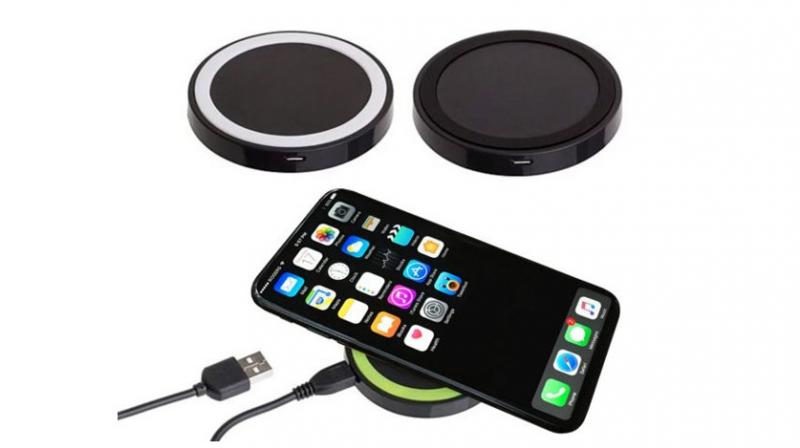 This charging pad is simple to use; just place the phone on top of it and it automatically starts charging. Not just that, it can also charge any other Qi-compatible Android smartphone such as the Galaxy S8.