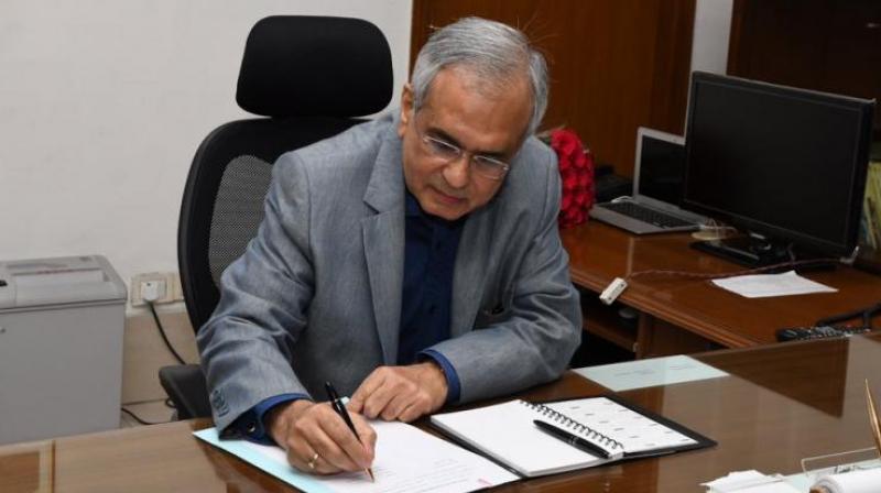 NITI Aayog VC\s remarks against Cong\s \NYAY\ violated poll code: EC