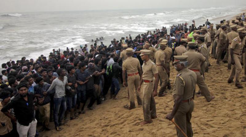 Chennai witnessed incidents of arson and stone-pelting by a section of protesters following police efforts to make them vacate the Marina beach. (Photo: AP)