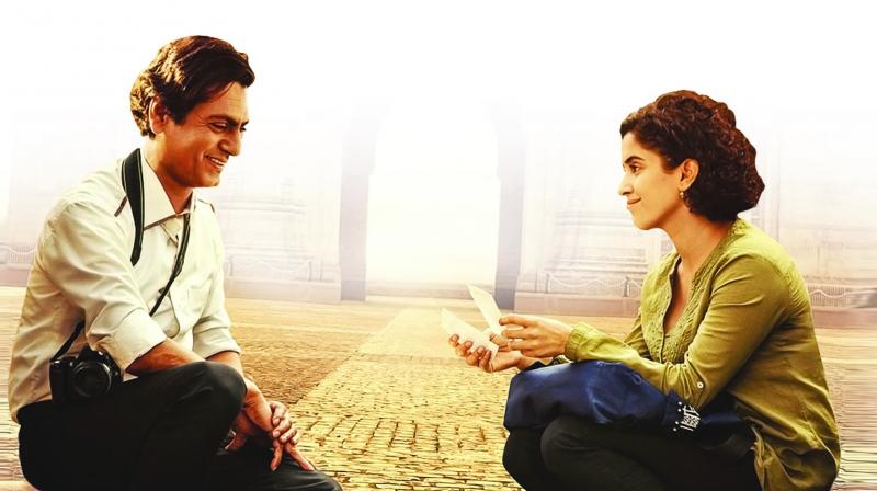 Nawazuddin Siddiqui and Sanya Malhotra play the lead roles of Rafi and Miloni who meet accidentally at the Gateway of India where Rafi (Nawazuddin Siddiqui ) hovers around while trying hard to make a living as a street photographer.