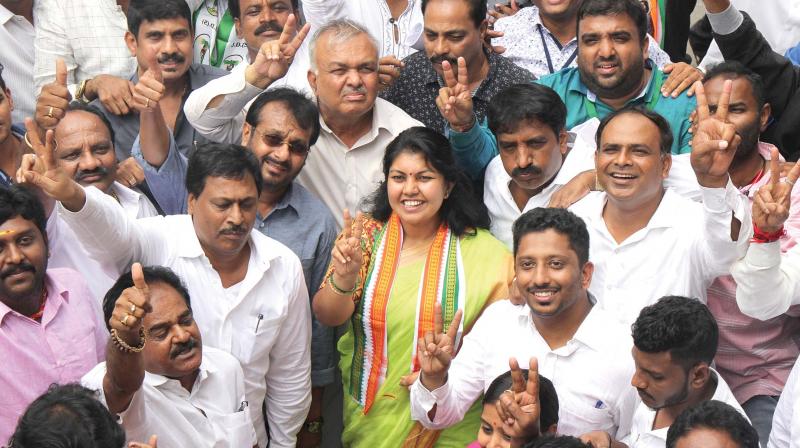 Newly elected Congress MLA from Jayanagar Sowmya Reddy with her father Ramalinga Reddy and party workers celebrating after winning the Jayanagar assembly election.  (Photo:DC)