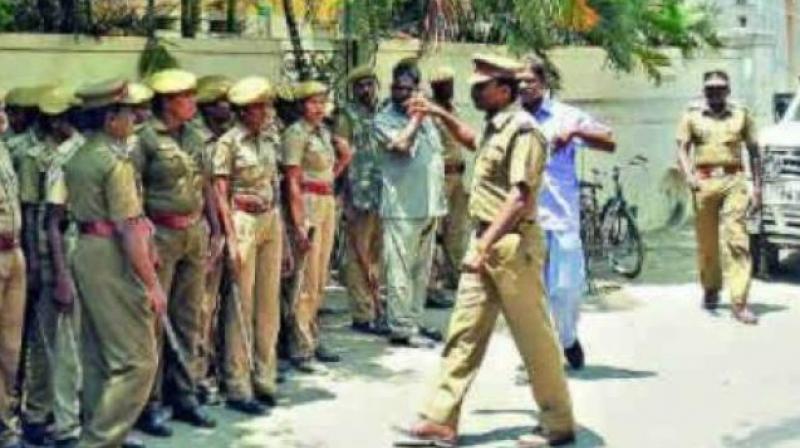3 Mumbai men â€˜kidnapsâ€™ policeman, takes him on a â€˜joyrideâ€™