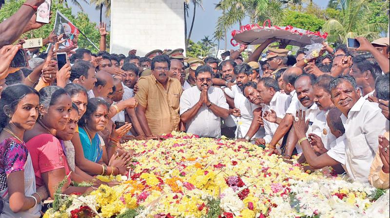 AIADMK rebel candidate TTV Dhinakaran pays floral tribute to MG Ramachandran at his memorial on Sunday. (Photo: DC)