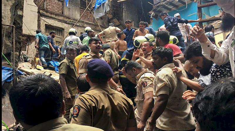 Mumbai building collapse: Residents form human chain to aid rescue ops