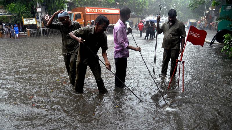 India Inc hails selfless cops, newspaper boys; silent on Mumbai\s falling infra