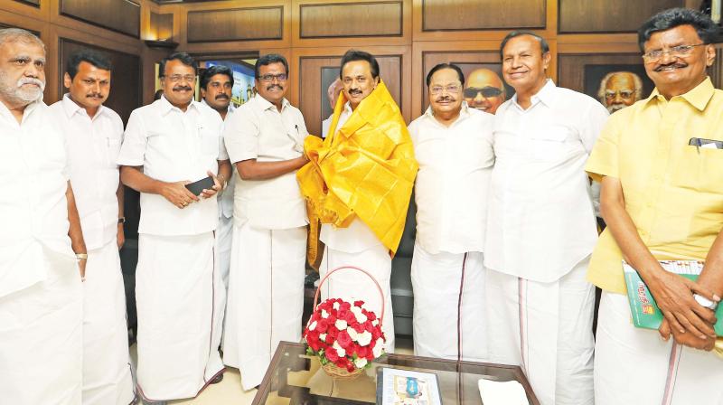 Thanga Tamilselvan formally joins DMK