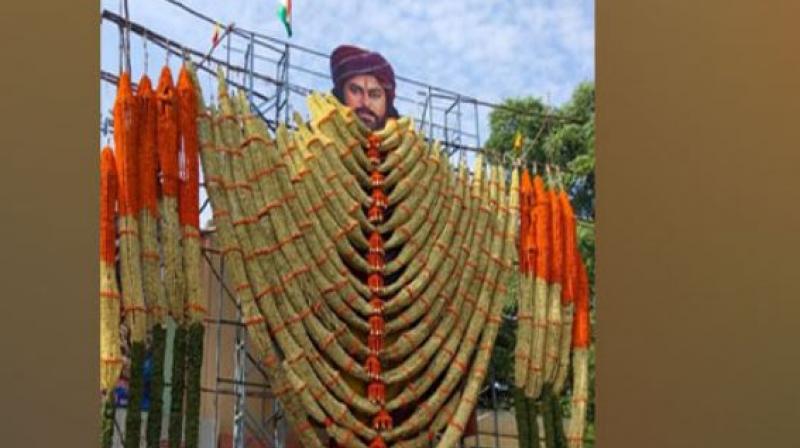 Chiranjeevi fans weave garland as love on the release of \Sye Raa Narasimha Reddy\