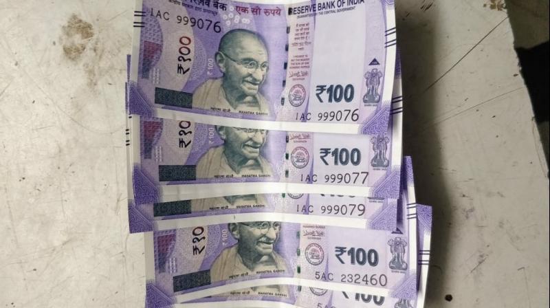 The rupee pared initial gains to fall 7 paise to 71.82 against the US currency in late morning deals on Thursday on bouts of dollar demand from banks and importers. (Photo: DC)