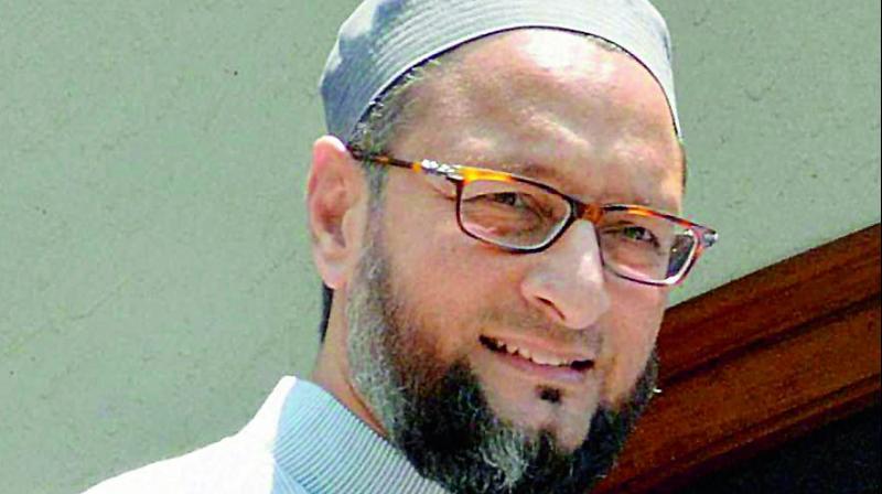 AIMIM president Asaduddin Owaisi had threatened the accused, who allegedly wanted to cut beard of a Muslim man, that they would be  converted to Islam .