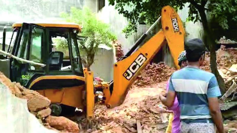 Hyderabad: School demolished, citizens suspect official-builder link