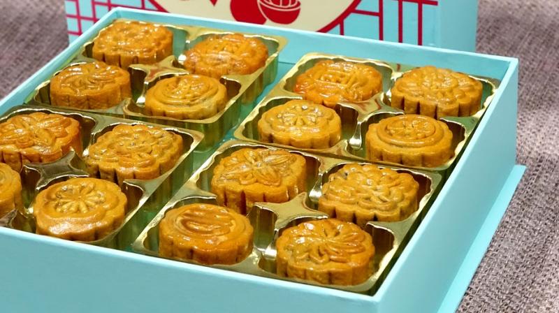 Hong Kong bakery sells cakes with messages on them