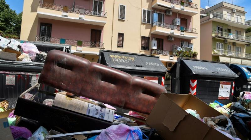 Summer tourists in Rome greeted by pungent garbage smell