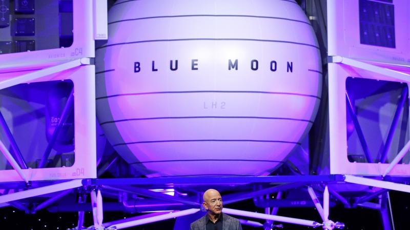 Billionaire Bezos unveils moon lander mockup