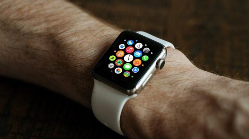 Hip and knee surgeons to monitor patients using Apple Watch. (Photo: Pixabay)