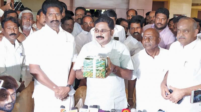 TTV Dhinakaran gets â€˜gift packâ€™ as party symbol