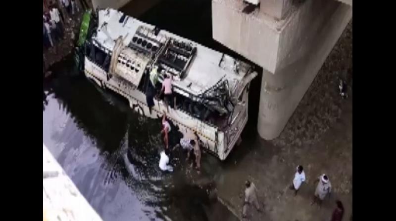 29 dead as bus falls into drain on Yamuna Expressway; Prez, PM express condolences