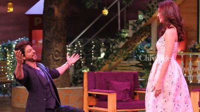 Shah Rukh Khan and Alia Bhatt featured on an episode of 'The Kapil Sharma Show' to promote their film 'Dear Zindagi'. (Photo: Viral Bhayani)