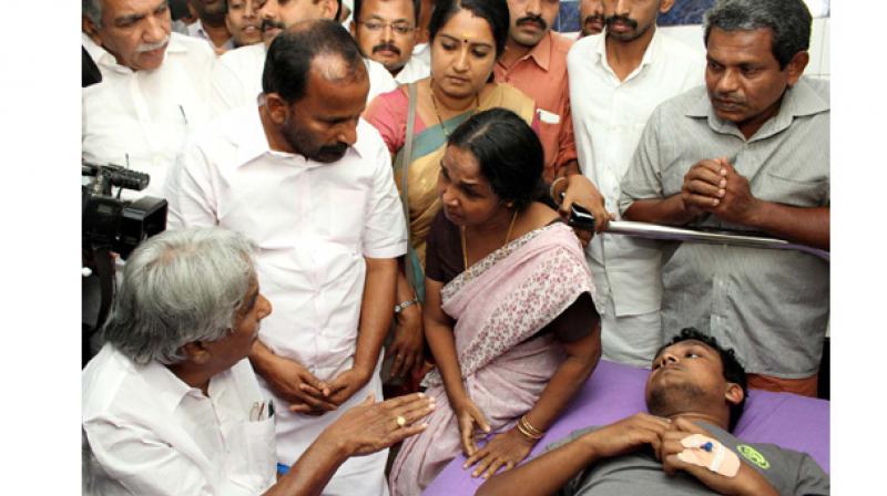 Former chief Minister Oommen Chandy visits  ragging victim Avinash in Thrissur on Sunday. DCC president T.N. Prathapan looks on.  (Photo: ANUP K. VENU)