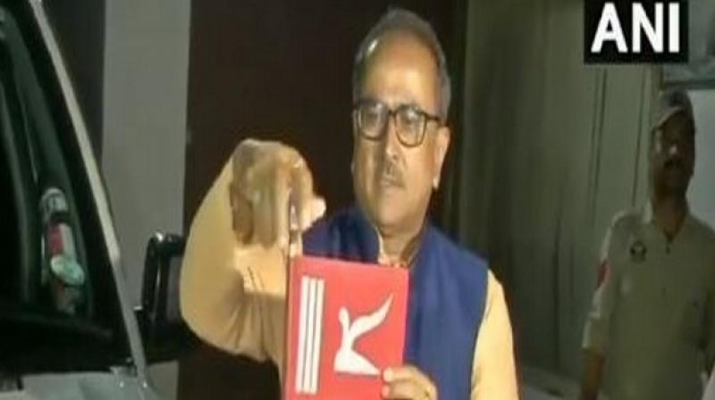 Former J&K Dy CM Nirmal Singh removes state flag from vehicle