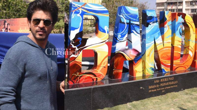 Shah Rukh Khan launches interesting Bandra sculpture